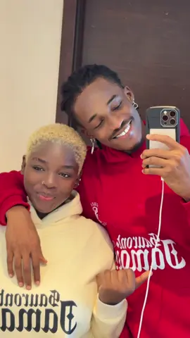 A post by @mariame_et_khalil on TikTok caption: #khaliletmariam #videoviral #couplegoals #conakryguinea🇬🇳🇬🇳🇬🇳 #fiance 
