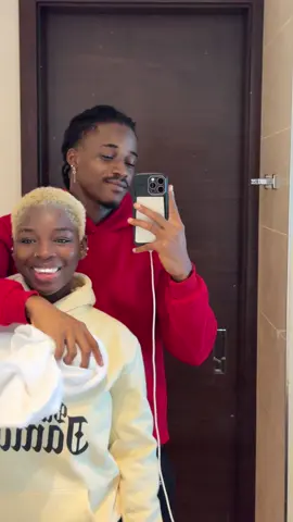 A post by @mariame_et_khalil on TikTok caption: #khaliletmariam #videoviral #couplegoals #conakryguinea🇬🇳🇬🇳🇬🇳 #fiance 
