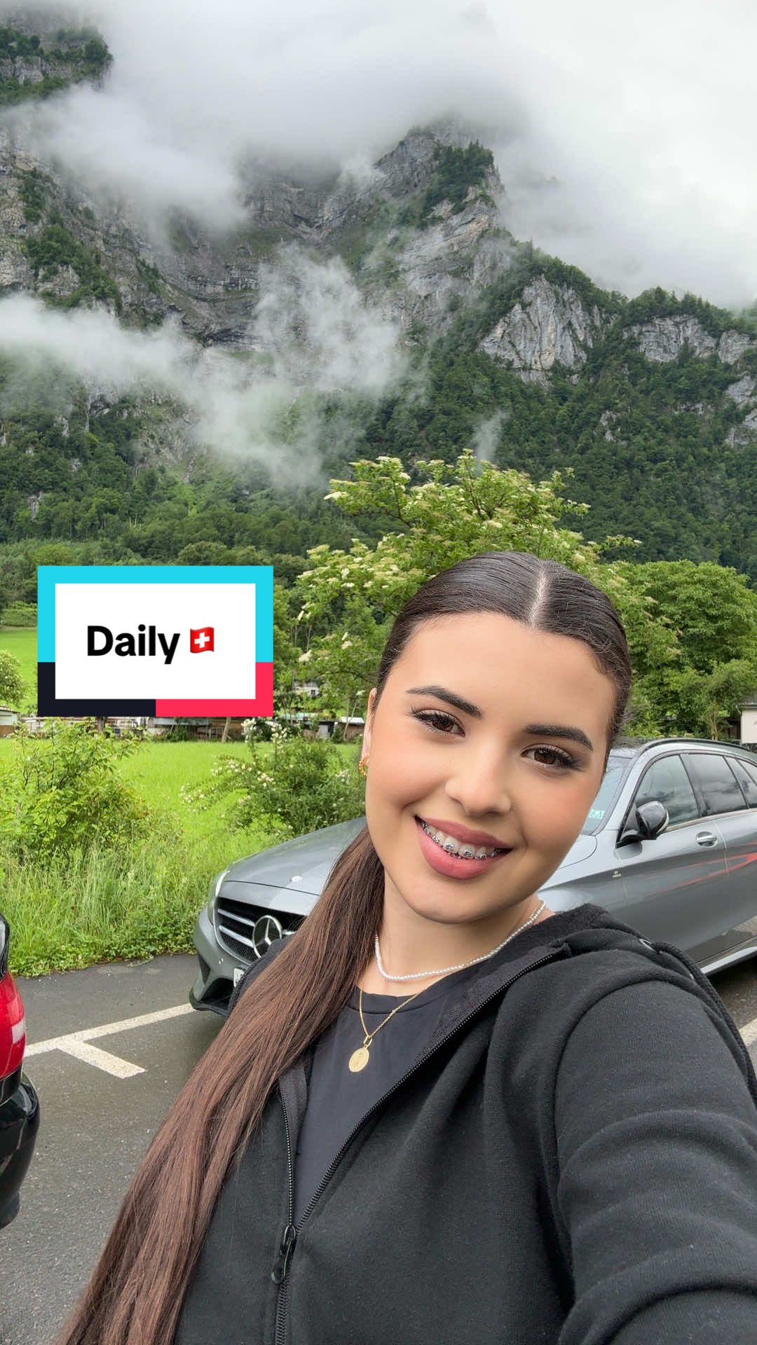 A post by @denisa_cristina13 on TikTok caption: Avem dailyy💃🏻 ne vedem si pe insta: denisa_cristina13 #foryoupage❤️ #elvetia⛰ 