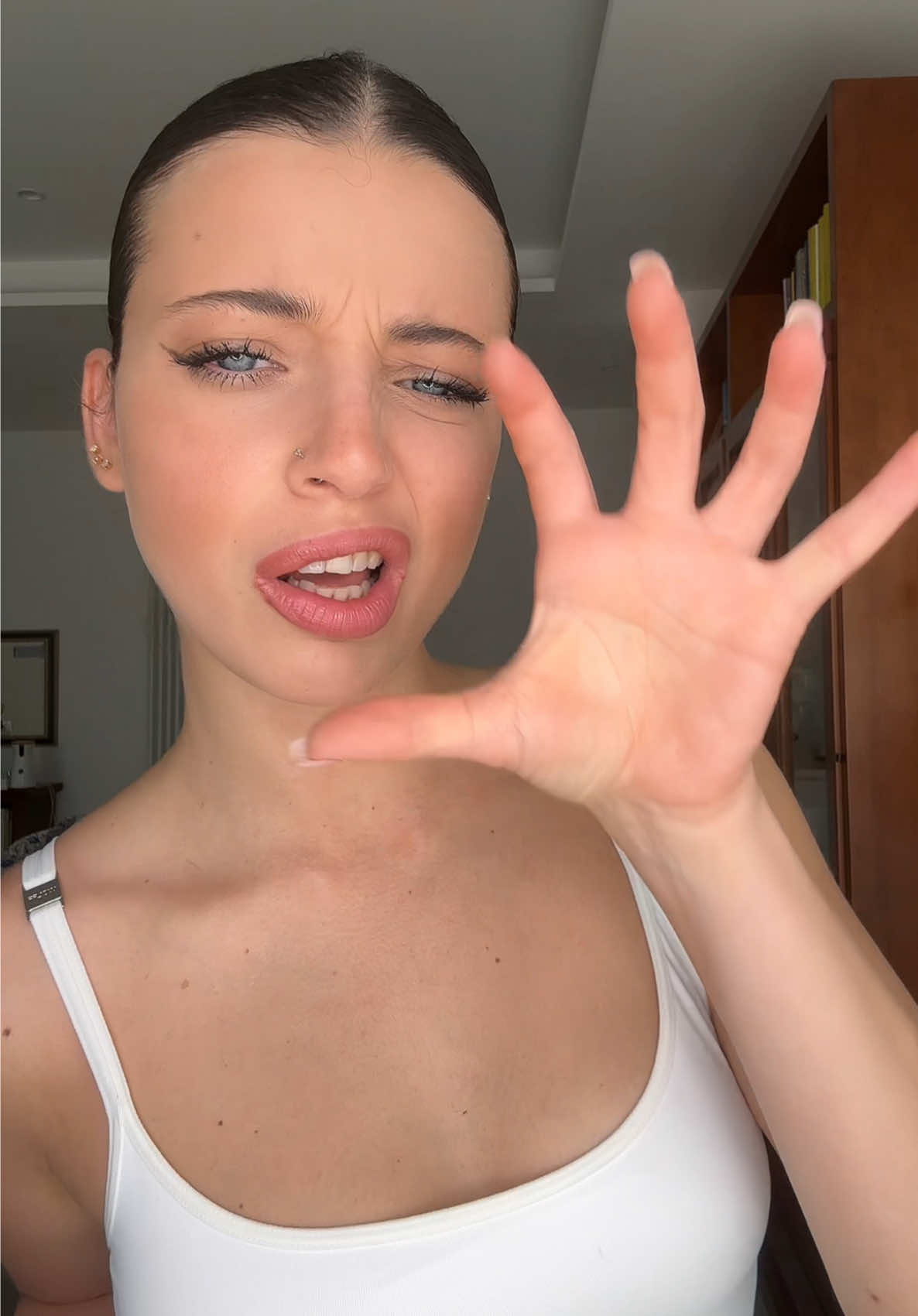 A post by @micolinicole on TikTok caption: Un grr 