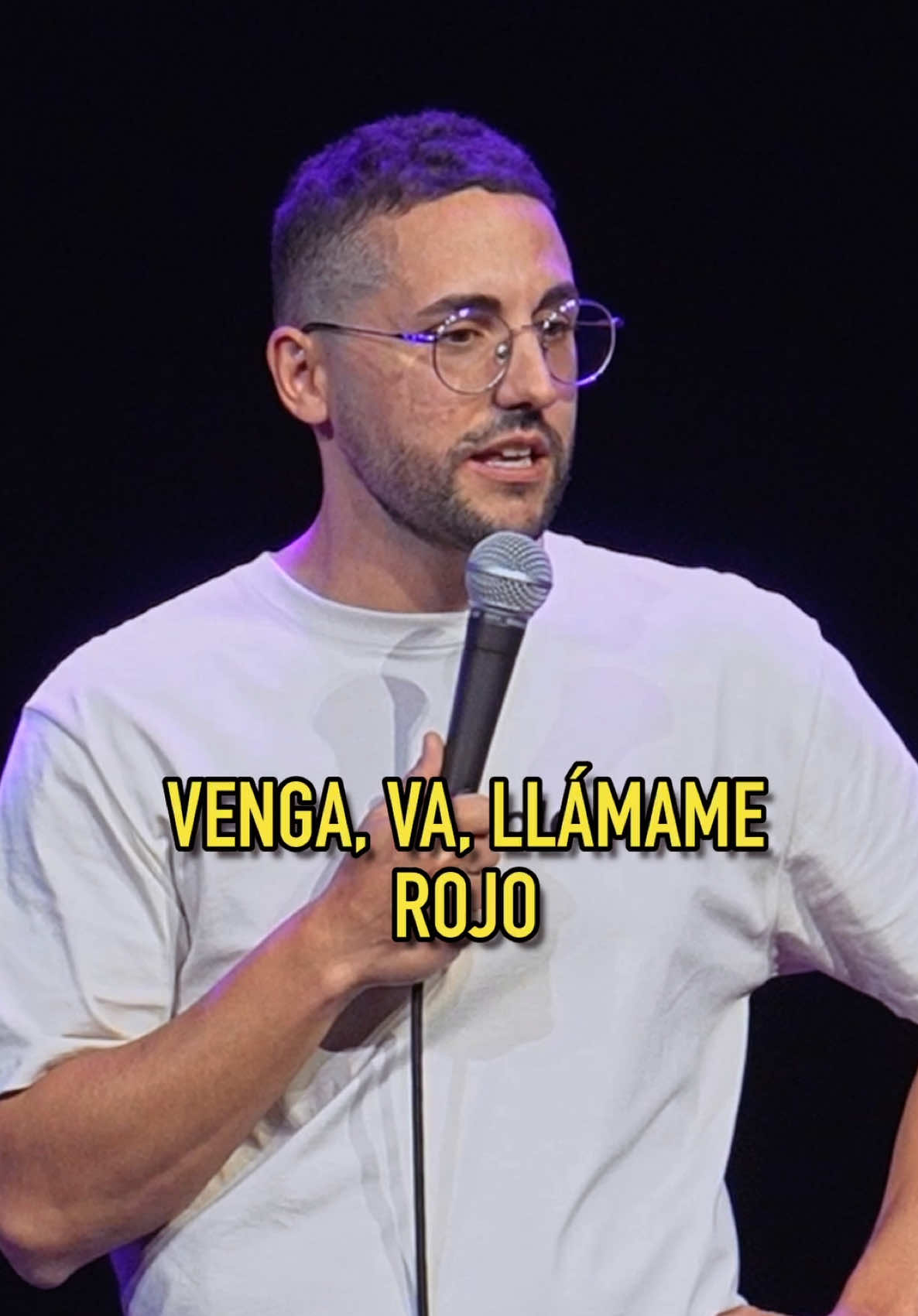 A post by @galdervaras on TikTok caption: Fue demasiado franco 🚀 #humor #standup #monologos #comedia 