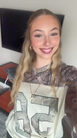 A post by @tayycarrow on TikTok caption: SZA TONIGHT!!  #taycarrow #foryou #fyp #sza 