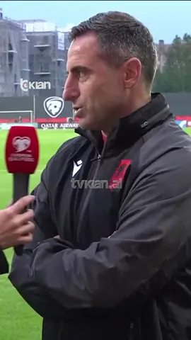 A post by @rtvklanofficial on TikTok caption: Bulku: Ndeshje e rëndësishme ndaj Letonisë Ervin Bulku, zëvendëstrajner në Kombëtaren shqiptare, foli për TV Klan, në prag të ndeshjes me Letoninë në transfertë. Bulku e cilësoi si ndeshje shumë të rëndësishme për ecurinë në grup dhe pritet fitorja. LEXO MË SHUMË NË TVKLAN.AL #TvKlan #News #Sport #Letoni #Shqipëri #Formacion