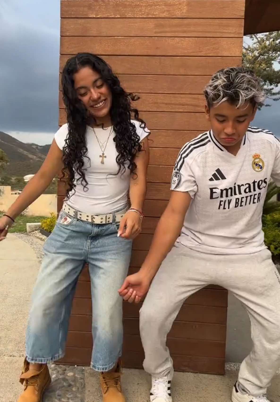 A post by @picusoficiaal on TikTok caption: Bailando con la primaaaaaa @Zoecita 🔥😎 extrañaban Sandungueo? 🫡🥰