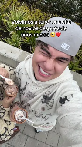 A post by @christianfabiannn on TikTok caption: Hace mucho no salíamos por un helado solo los 2 😍❤️#NewMusic #lemonicecream #redundancer
