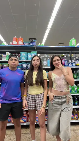 A post by @mia.salinass on TikTok caption: 🤣🤣🤣 #fyp #hermanos #comedia #humor 