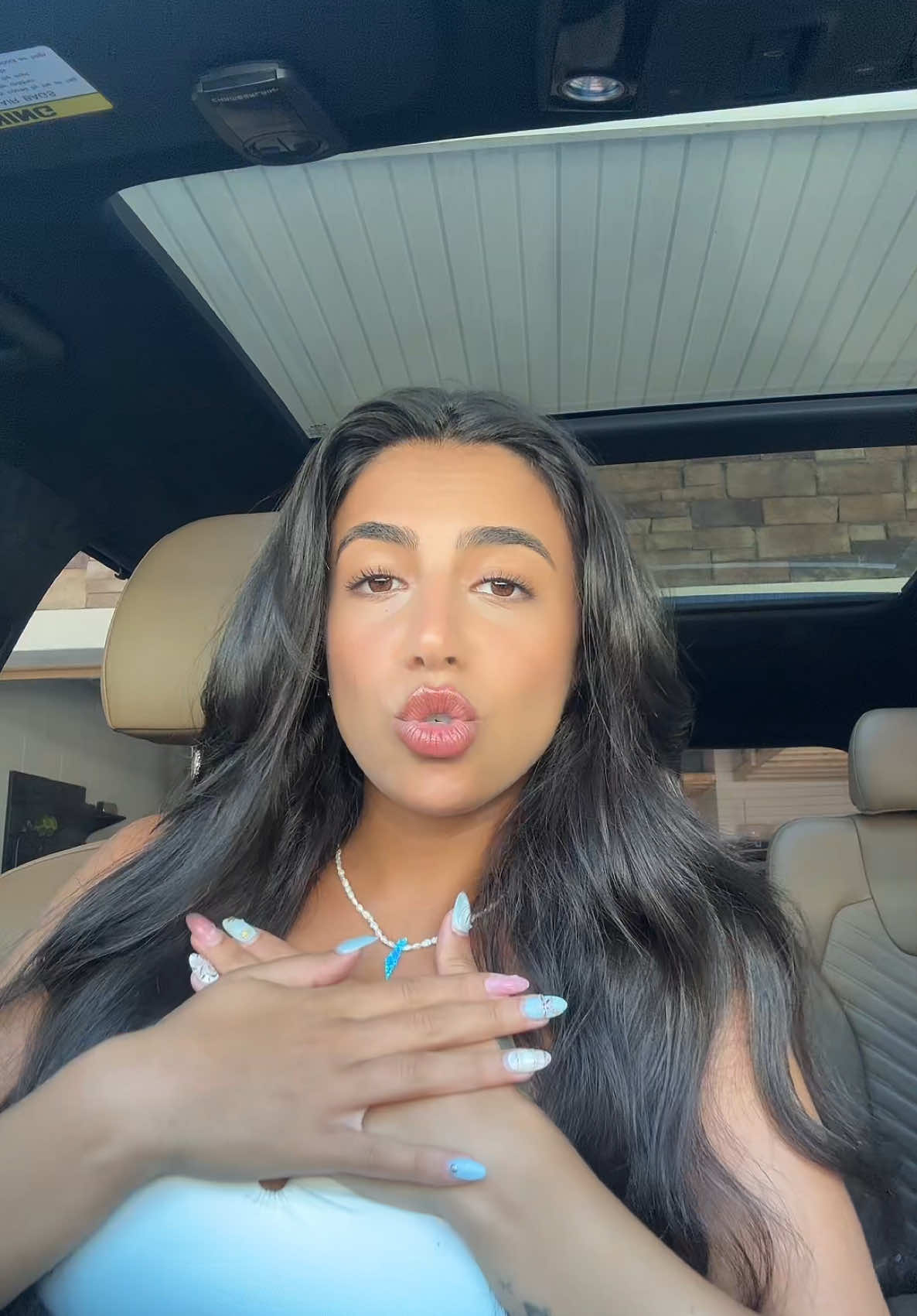 A post by @a_lost_arab_girl on TikTok caption: شريكك المفروض يزيد من راحتك النفسية ويزيدك سعادة ♥️