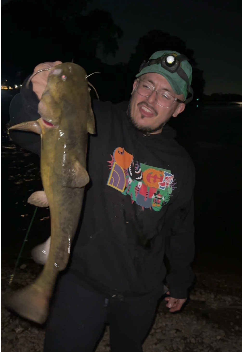A post by @antonioslimgovea on TikTok caption: La pesca de noche se pone brava!🐂🎯🔥🎣🐟🐠🤣😂👍🏻✨ig: _antoniogoveaoficial✨ #mexican#mexicano#mexicanamerican#mexicansbelike#mexicanproblems#mexicantiktok#mexicanmemes#latino#latinostiktok#latinos#parati#chistoso#chiste#comedia#comediante#pescador#pescando#pesca#pescado#pescaesportiva#pescadeportiva#naturaleza#aventuras#mivida#mividaentera @slimFATZZ Podcast @Trexpancho45 