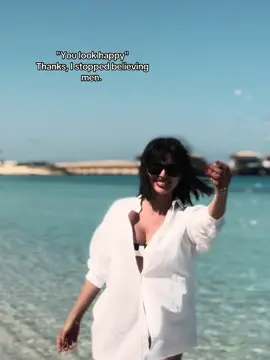 A post by @slimeneazza on TikTok caption: #عزة_سليمان   #elgouna  #egypt  #تونس🇹🇳  #azzaslimene  #azzafamily💜  #السعودية🇸🇦  #الجزائر🇩🇿  #المغرب🇲🇦  #لبنان🇱🇧  #model  #foryou  #CapCut 
