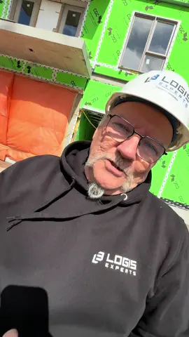 A post by @fansdetacu on TikTok caption: #fyp #foryoupage #foryoupage❤️❤️ #quebec #construction #video #tik_tok #pourtoi #humour @logisexperts 