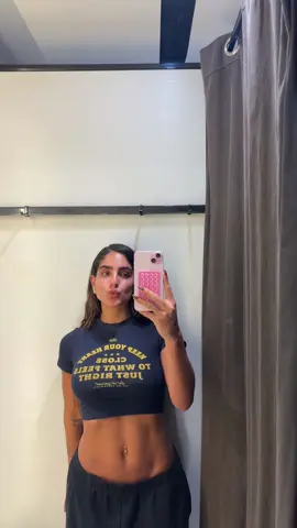 A post by @isalavenezolanaa on TikTok caption: ven d shopping conmigooooo 