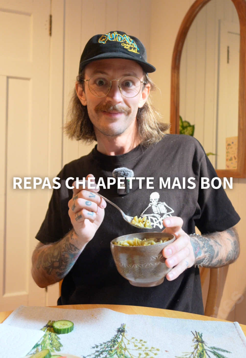 A post by @antoinebcotes on TikTok caption: Mon souper cheapette, mais quand même bon. #repas #souper #cheapette #humour 