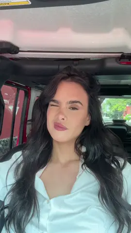 A post by @galamontes_ on TikTok caption: Cuando me agarras del peleo 💜