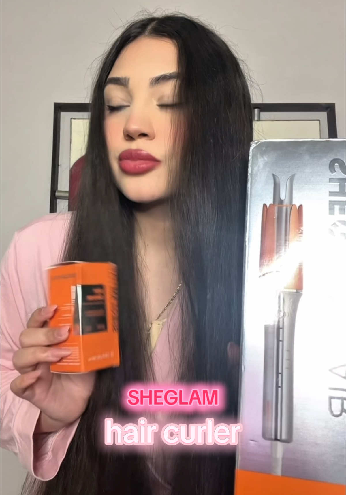 A post by @karenos11 on TikTok caption: @SHEGLAM.HAIR Lo volvió a hacer!!Estoy enamoradísima de mi nueva sheglam curler 😍 @SHEGLAM #SHEGLAM #SHEGLAMHAIR #SHEGLAMItCur! #SHEGLAMHotStreak #curls #hairtools #curler #haircurler #hairstyle
