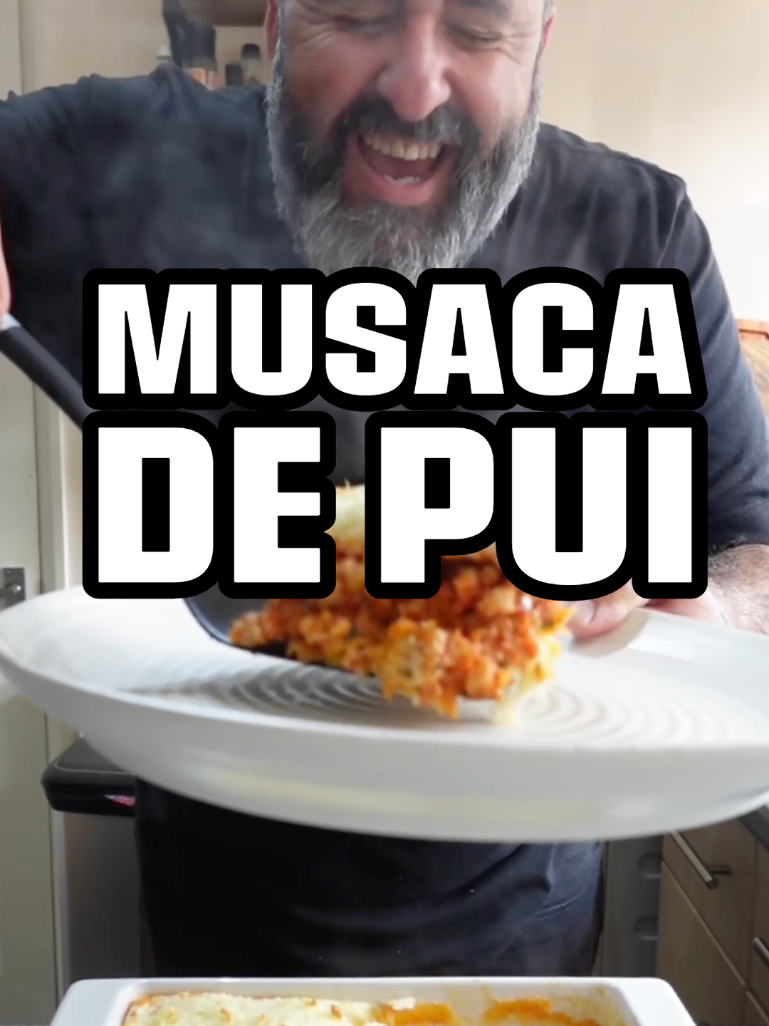 A post by @barbosuoficial on TikTok caption: Musaca de pui, asta va propun astazi...usor de facut, rapid, si ieftin 👌 #musaca #mancareromaneasca #retetetraditionale #retete #retetesimple #reteteusoare #barbosu #fyp