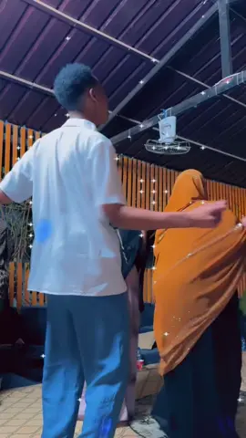 A post by @alinainabeerdon on TikTok caption: Ninkaan magalada isaga iska leh bal aan aragno waxii laga qaadi laha😂😂😂😎 @Qooqaaga_qaranka💚🤍❤️ #teamalinainabeerdoon #muqdishotiktok🇸🇴🇸🇴❤ #garowe_puntland_🇸🇱🇸🇱 