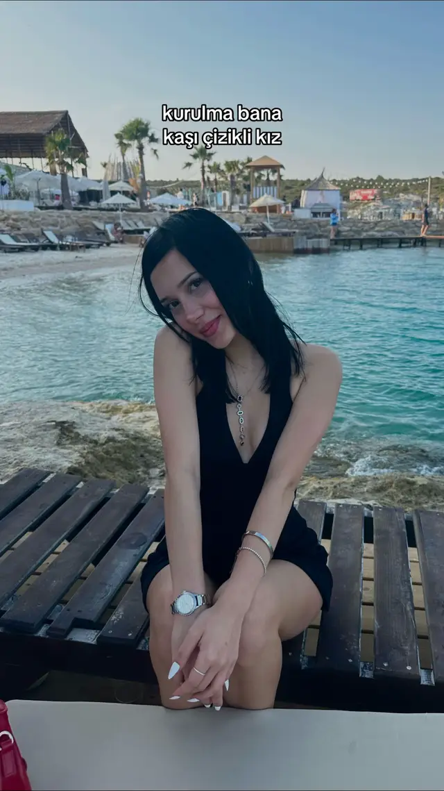 A post by @s1labyrak on TikTok caption: iki farklı kişi resmen hahaha