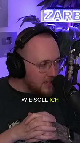 A post by @zarbex on TikTok caption: Schradin schläft hässlich 