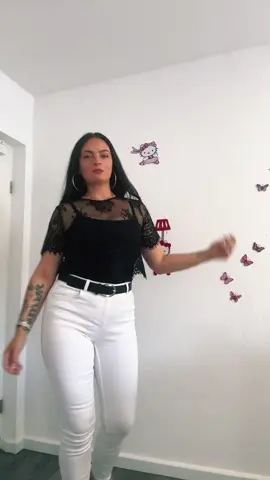 A post by @mada_mada_andreea on TikTok caption: Acum m-am trezit 😂