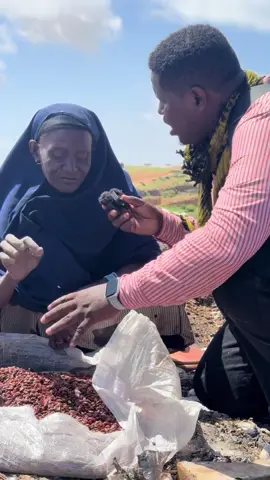 A post by @team_kaariye0 on TikTok caption: Aan isku naxariisano si alle inoogu naxariisto wll mcn muqalakn hadiu ku soo gaaro shere iyo repost dheh#otherside #kaariye #somalitiktok12 #kaariye #somalichalange #pranks 