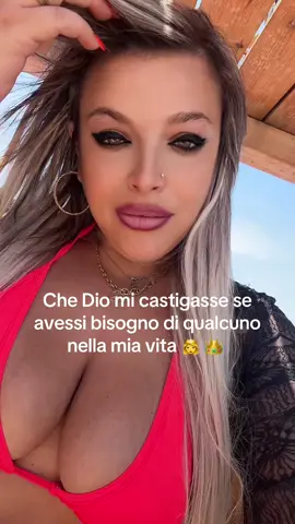 A post by @danyqueen14 on TikTok caption: ⚠️Tiktok sono a mare⚠️Sicura di non aver nessun castigo ✌️👸 Buongiorno ♥️