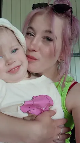 A post by @nastasya2101_ on TikTok caption: моя😍🥰😘#дочурка#Злата#прекрасныйдень 