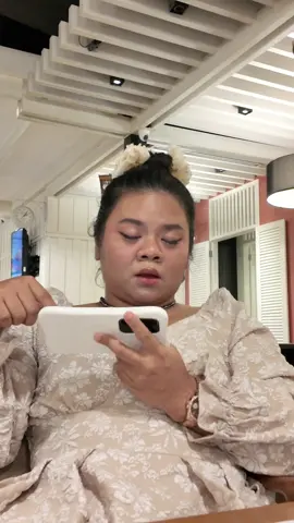 A post by @michelllatt on TikTok caption: เปรี้ยวซ่า คิดถึงใจ !!! อย่าลืมไป ลองกันได้นะจ๊ะ 🤭  คำเตือน : ห้ามดื่มเกินวันละ 2 แก้ว เพราะอาจทำให้ใจสั่น นอน ไม่หลับ เด็กและสตรีมีครรภ์ไม่ควร ดื่ม ผู้มีโรคประจำตัวหรือผู้ป่วยควร ปรึกษาแพทย์ก่อนนะ *เฉพาะเมนู ช้างยกกำลังทิง เสิร์ฟ ในแก้วขนาด 22 OZ. แนะนำให้ดื่ม ไม่เกินวันละ 1 แก้วนะ #ดีดศาสตร์ #EnergologyDrinks #พันธุ์ไทย  #PunthaiCoffee #พันธุ์ไทยอะไรก็เป็นไปได้  #กระทิงแดง