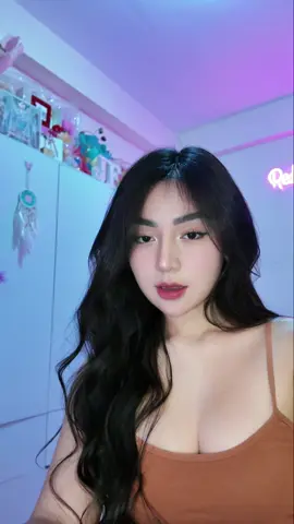 A post by @redbedonia on TikTok caption: Bored 