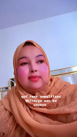 A post by @qadanqaran on TikTok caption: idin bartay wale #somalilandtiktok💚🤍❤ #qadanqaran ku cadowga ii aah waba yaga