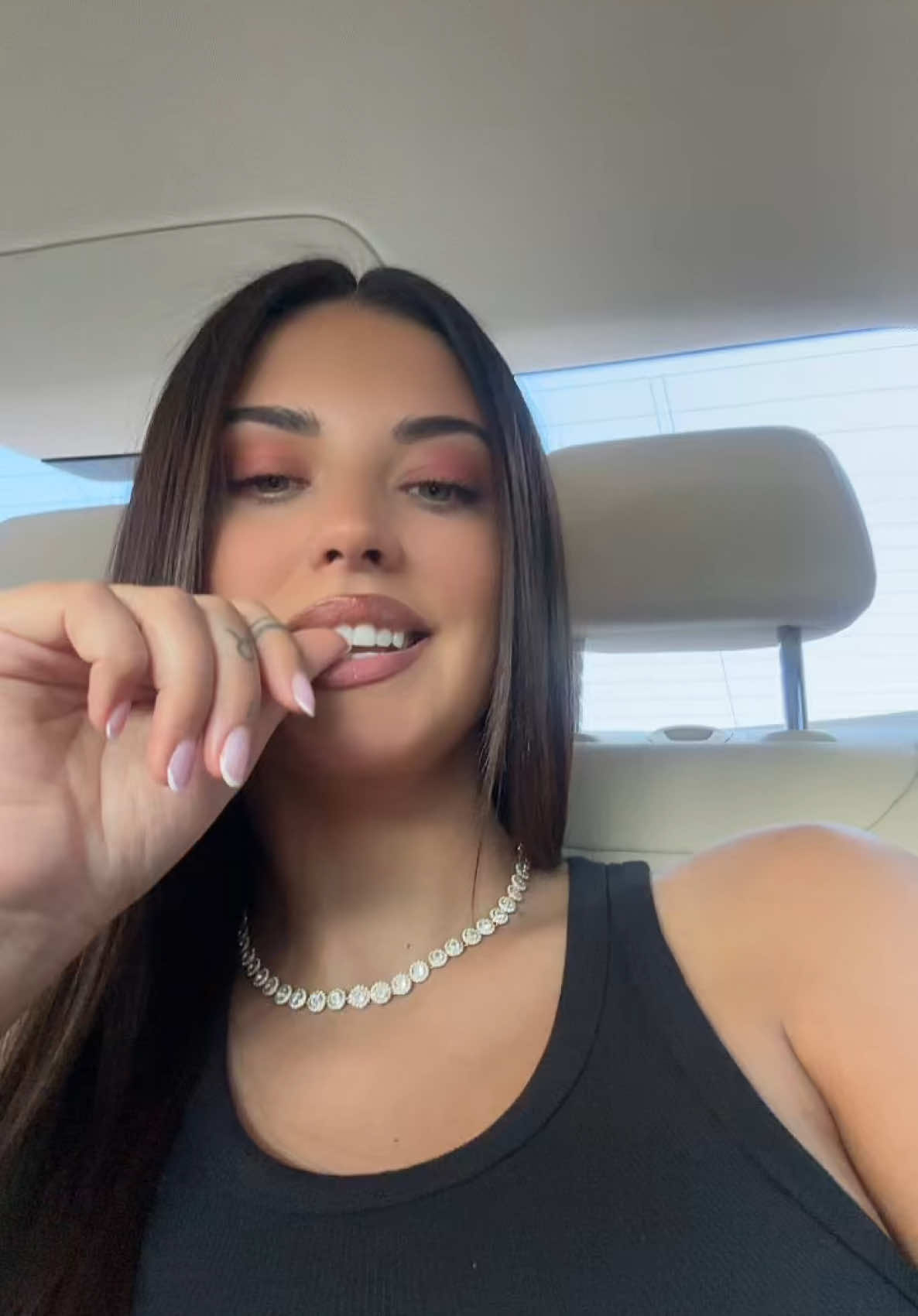 A post by @antonia on TikTok caption: Sper ca mai stii interfonu’……
