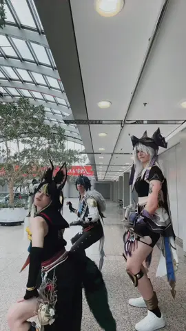 A post by @teacakecos on TikTok caption: this is what happens when tighnari is in charge of bringing the snacks (✨ shroomies✨) #dokomi #dokomi2025 #genshincosplay #GenshinImpact #tighnari #cyno #cynari @Lena_Kuroi / レナくろい @bacon_joe #kaeya #kaeyagenshinimpact 