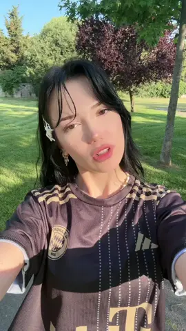 A post by @sekerinyo on TikTok caption: knk numaranı rastgele çevirdim halısaha gelion mu 