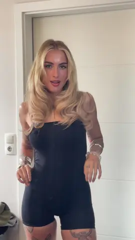 A post by @ramona_jst on TikTok caption: #fyp #fürdich #techno 