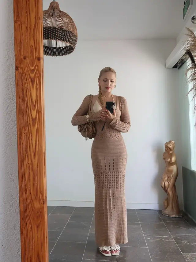 A post by @aybukeyim on TikTok caption: yaz bitmesin nolur