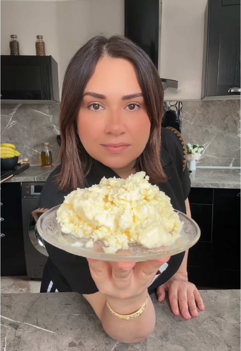 A post by @majda.berrada on TikTok caption: الزبدة البلدية غير فالدار  recette, beurre fait maison #الزبدة #beurre #recipe #cookies#f #cuisine #recette #البلدية #مغربية🇲🇦 #marocaine🇲🇦 