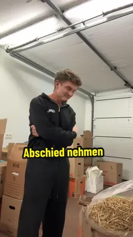 A post by @twenty4tim on TikTok caption: Jetzt ist er schon über ein Jahr tot & nicht mehr bei mir 🥺 Für Viele klingt das wahrscheinlich total absurd, aber ich vermisse ihn 🙏🏽 #traurig #fyp 