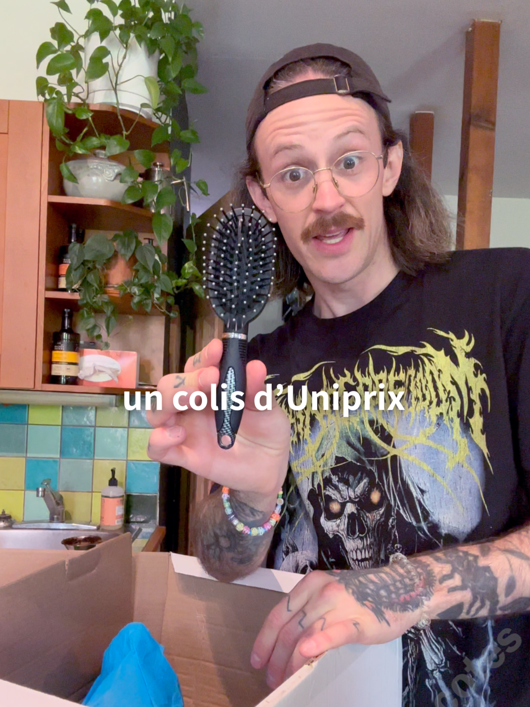 A post by @antoinebcotes on TikTok caption: Il y a quelques jours, je faisais une vidéo dans laquelle je chialais que tout était rendu cher à la pharmacie. @uniprix_officiel a vu cette vidéo et m'a dit "ATTEND PEU MON HOMME, on t'envoie des produits de marque maison pas cher". Voici donc les articles qu'ils m'ont envoyés. Merci beaucoup! 🤩 #reçu #uniprix #pharmacie