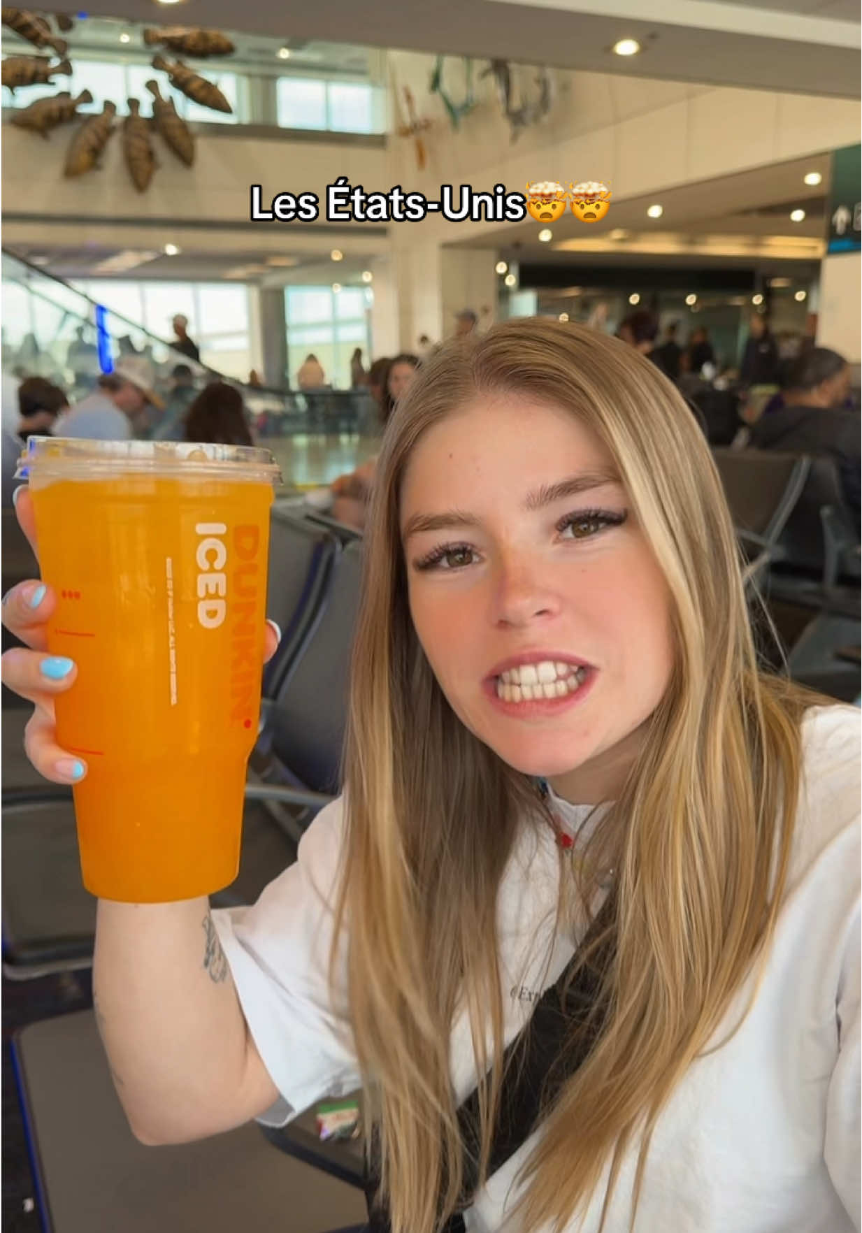 A post by @cocottee_ on TikTok caption: Les États-Unis🤯🤯 #fyp #foryou #xyzbca #miami #usa #etatsunis #dunkindonuts #drole #funny #voyage #costarica 