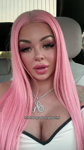 A post by @katjakrasavice on TikTok caption: Meldet euch bitte bei mir 💔