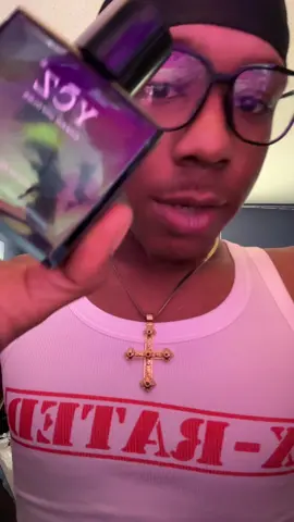 A post by @iiiamlee__ on TikTok caption: #fyp #viral #creatorsearchinsights #perfumetiktok 