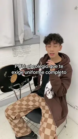 A post by @xxlechuga on TikTok caption: mi hermosa facultad jaja #escuela #parati (no me exigen uniforme) 