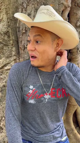 A post by @josuecardona44 on TikTok caption: El que se emociona fácil  😱😂#parati#humor#comedia#josuecardona44 @EL PAPAYIN @Yaminel🧸🇭🇳 muchas gracias por tanto apollo mi gente bella bendiciones 🥺🙏🏻