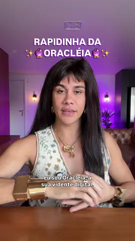 A post by @leuriscleia on TikTok caption: Rapidinha da Oracléia 🔮✨#humor #tarot 