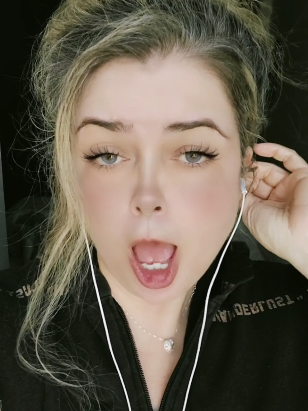 A post by @lerotiss on TikTok caption: #diadosnamorados 