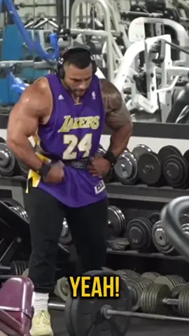 A post by @anatolyprank on TikTok caption: I´m just talking with my mum 😅 #anatoly #prank #gym 
