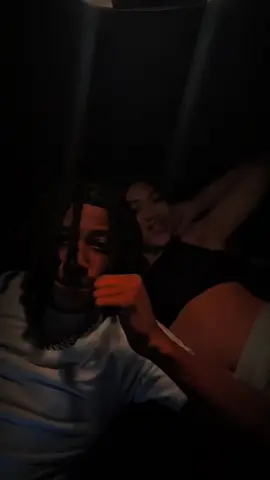 A post by @yanlyrics_ on TikTok caption: Etiqueta 😍❤️‍🔥 @Jbramah #yanlyrics_ #melasubejb #paradedicar #teladedico #musicvideo #parejasgoals #parejasdetiktok 