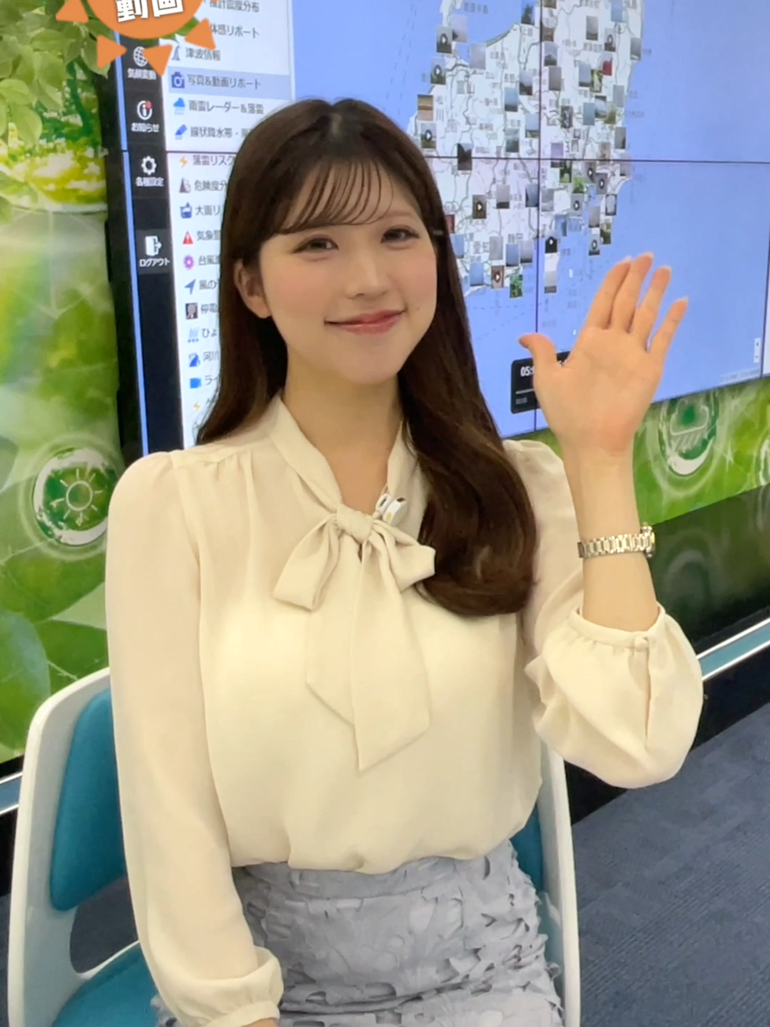 A post by @weathernewslive on TikTok caption: おはよう！6月12日  #通勤タイパ #小林李衣奈 #小川千奈 #岡本結子リサ #青原桃香 ＃駒木結衣 #白井ゆかり