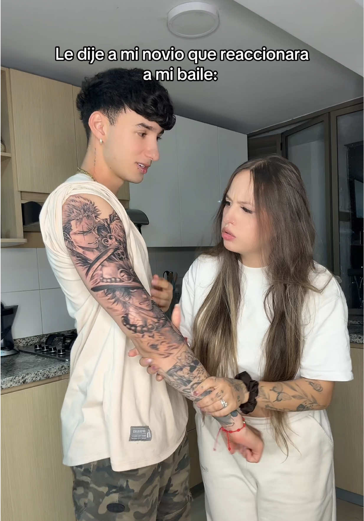 A post by @daniela_giraldo1 on TikTok caption: Mi novio se tatuó todo el brazo y yo no sabía 😨💔 #giraldos #fyp 