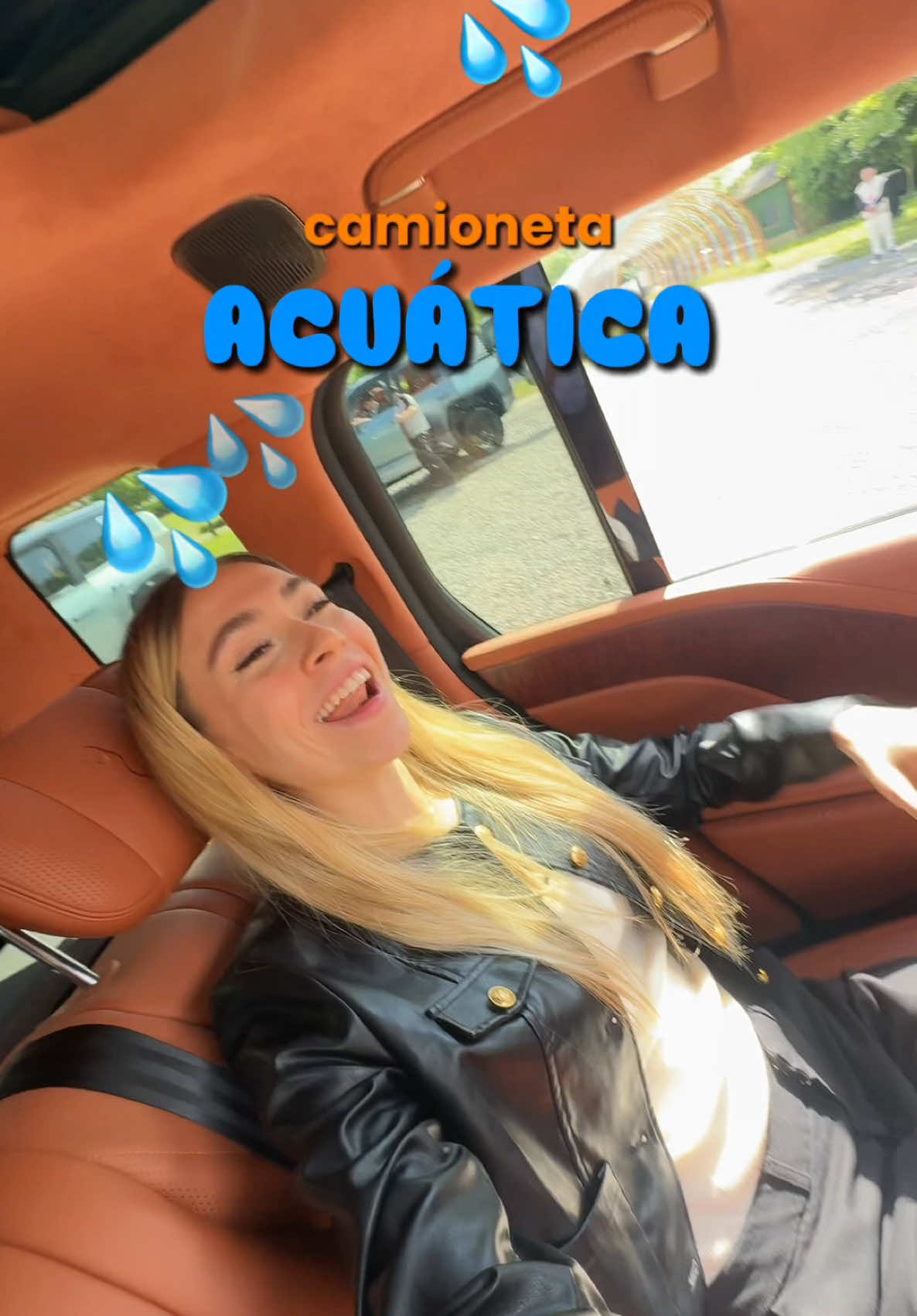A post by @evelyn_rangeel on TikTok caption: una camioneta que puede andar en agua😳💧 #evevlog #china #coches #autos #camionetaacuatica 