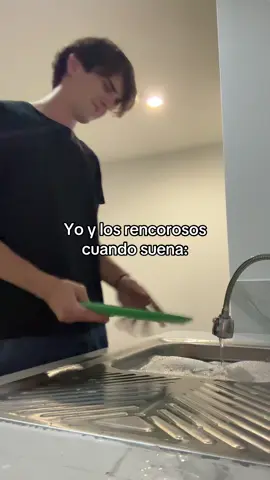 A post by @mariogmmt on TikTok caption: #fyp #humor 